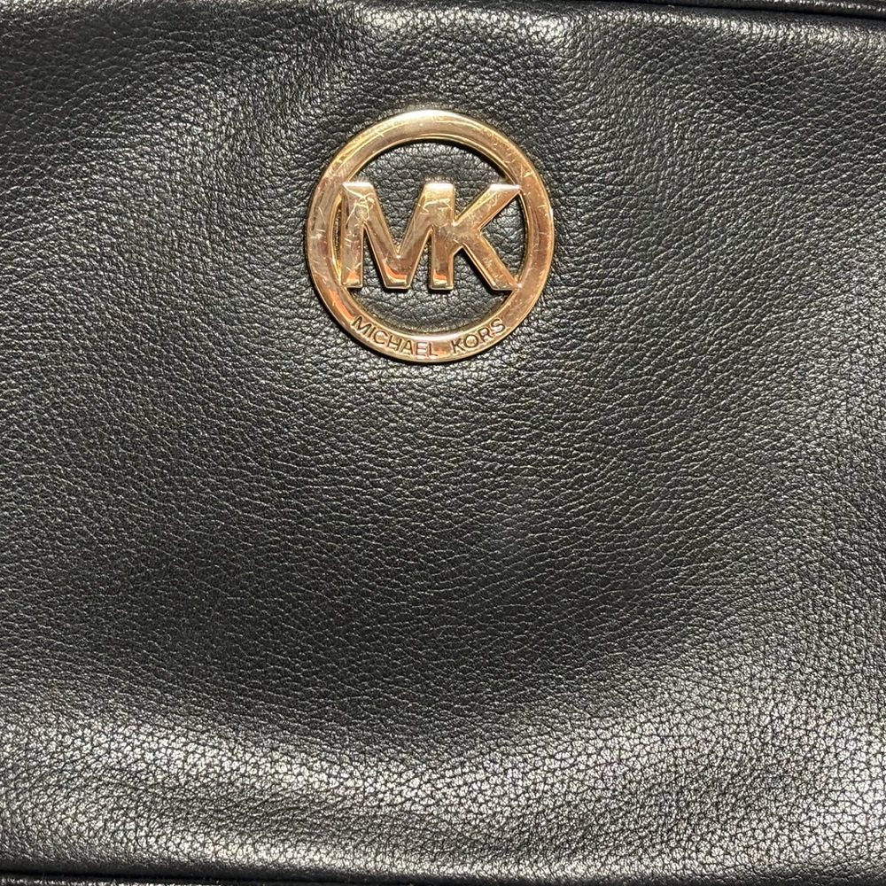 black and gold micheal kors crossbody bag